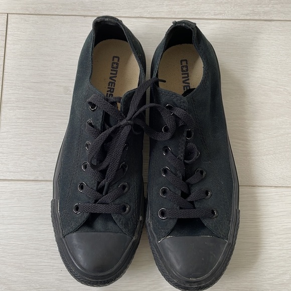 Converse shoes - Picture 2 of 4